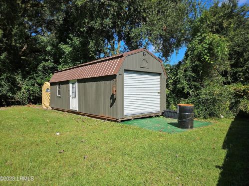 7015 Magnolia St, Beaufort SC  29906-6857 exterior