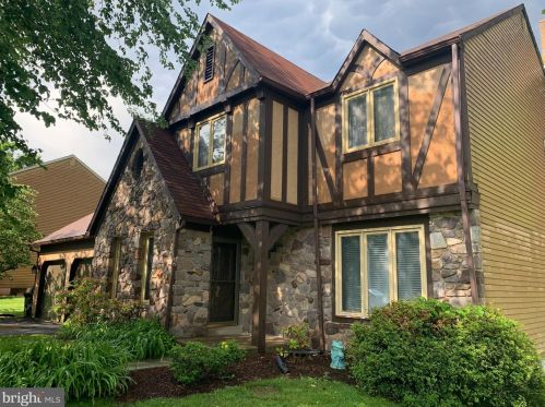 52 Summer Dr, Southampton, PA 18966-2735