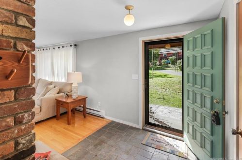 1 Yellow Yellow Cir, Middletown CT  06457-4929 exterior