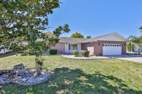 614 Allegheny Dr, Ruskin, FL 33573-5147