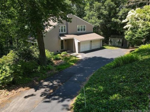 76 Mount Sumner Dr, Manchester, CT 06043-7248
