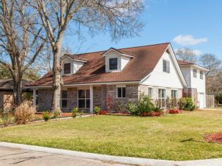 220 Pecan Dr, League City TX  77573-3628 exterior