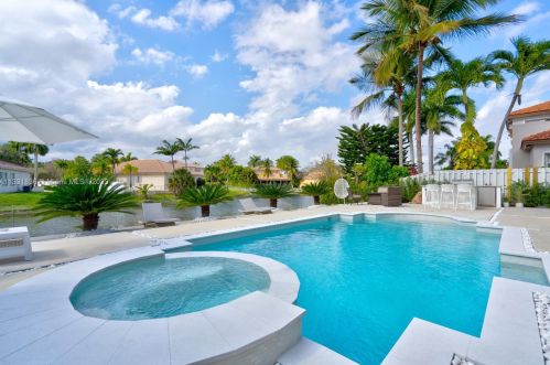 3586 143rd Ave, Hollywood FL  33027-4704 exterior