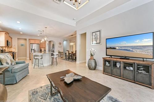 16157 Camden Lakes Cir, Naples FL  34110-2880 exterior