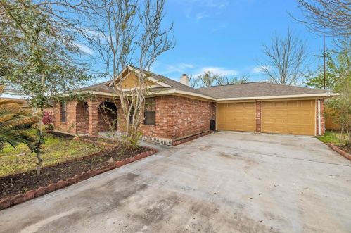 2415 Gladiola St, Highlands, TX 77562-3174