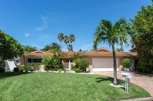 12050 4 St, Saint Petersburg FL  33706-4426 exterior