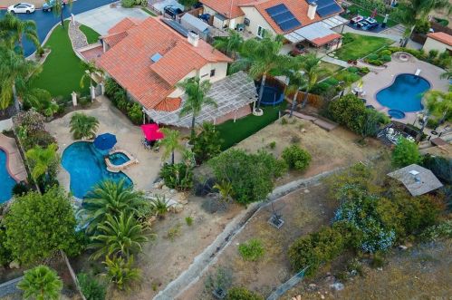 313 Hunter Ln, Alpine, CA 91901-2633