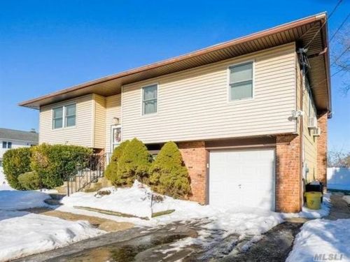 12 Sycamore Ave, Bethpage, NY 11714-2223