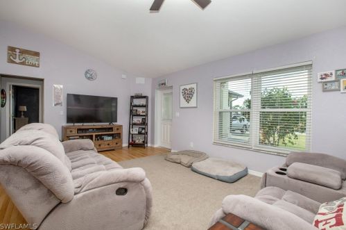 3053 4th Pl, Cape Coral, FL 33909-0809