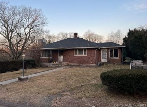 63 Cushman St, Waterbury, CT 06704-2840