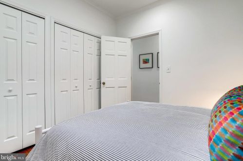 421 1st St, Washington DC 20003-1827 exterior