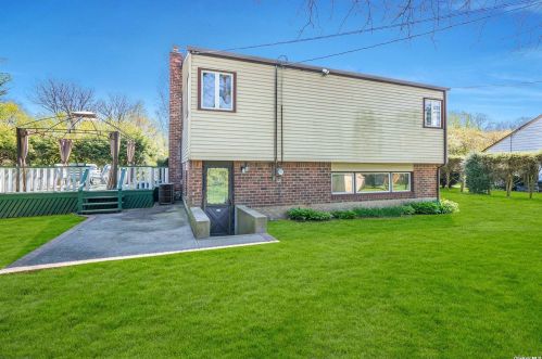 20 Laurie Blvd, Bethpage NY  11714-1412 exterior