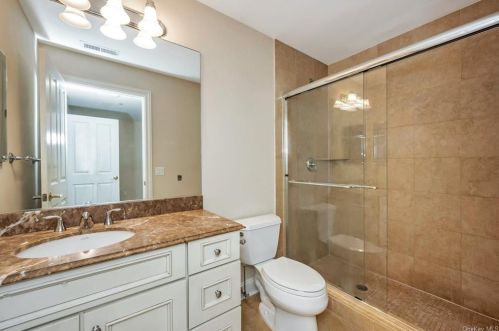 1 Copper Beech Cir, New Rochelle NY  10804-2543 exterior