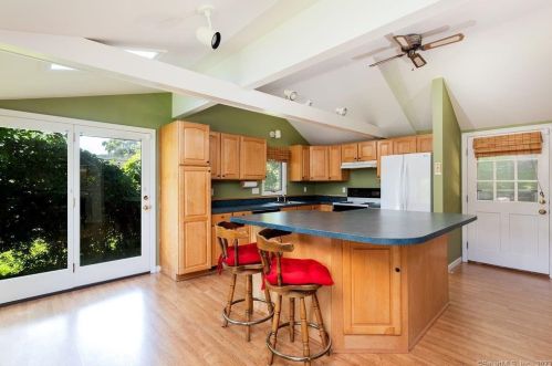 1 Beach Dr, Danbury, CT 06812-3425