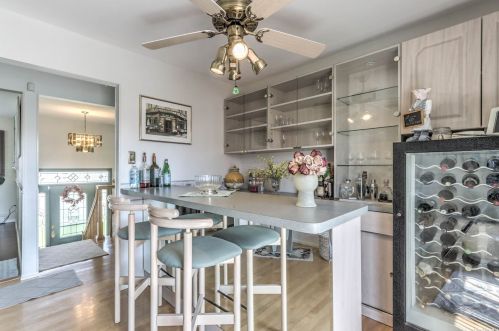 114 Granada Pkwy, North Lindenhurst NY  11757-6013 exterior