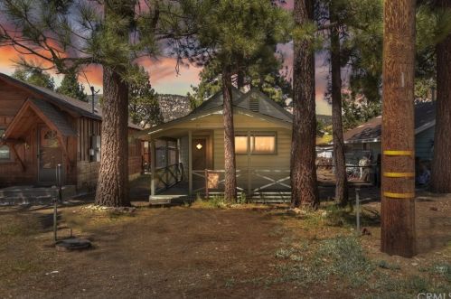 811 Mountain View Blvd, Big Bear City, CA
