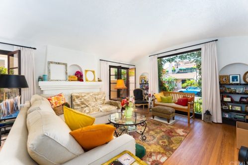 132 Quincy Ave, Long Beach, CA 90803-3042