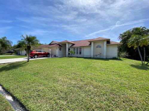 2402 Wood Ave, Fort Pierce, FL 34952-6564