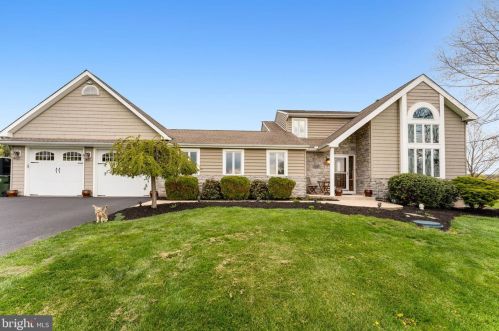 129 Robin Dr, Dale, PA 19504-9371