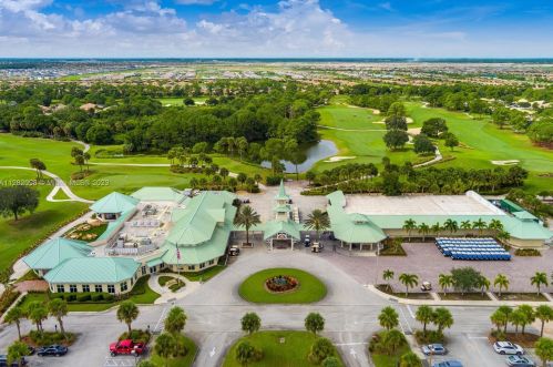 8801 One Putt Pl, Fort Pierce FL  34986-3068 exterior