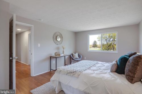 10624 Cavalcade St, Great Falls VA  22066-2427 exterior