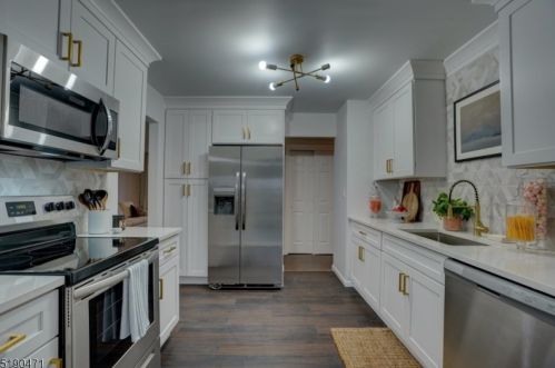15 Normandy Cir, Hopatcong NJ  07843-1840 exterior
