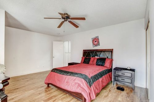 20032 Avenue Of The Oaks, Santa Clarita CA  91321-1365 exterior
