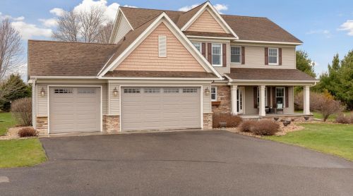 1666 Waters Edge Dr, New Johannesburg, WI 54017-6584