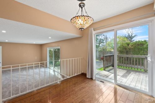 527 San Juan St, Santa Rosa CA  95409-2802 exterior