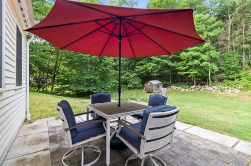 99 Book Hill Rd, Essex CT  06426-1322 exterior