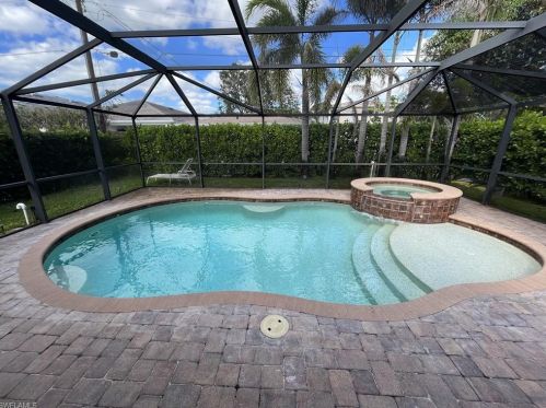 575 93rd Ave, Naples, FL 34108-2436