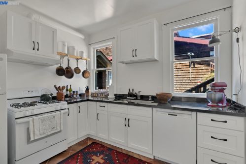 64 Panoramic Way, Berkeley CA 94704-2540 exterior