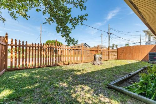 803 Sealy St, Galveston TX 77550-6221 exterior