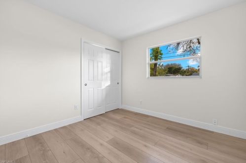 1075 Rordon Ave, Naples FL  34103-4570 exterior