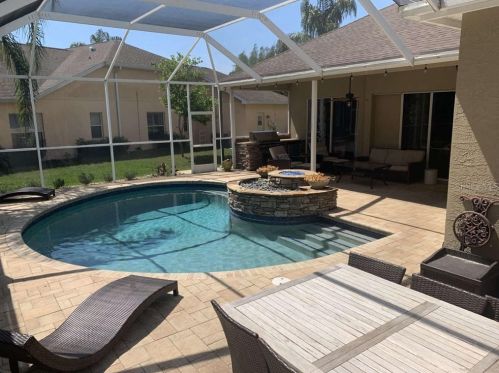 1025 Maravista Dr, New Port Richey, FL 34655-4573