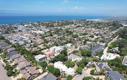 273 Hillcrest Dr, Encinitas CA 92024-1562 exterior