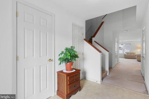 7 Tommy Ln, West Enola, PA 17025-1945