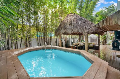 120 1st St, Key Largo FL  33037-4856 exterior