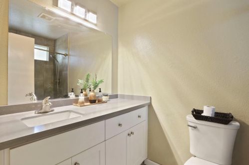 9020 Lismore Dr, Elk Grove CA  95624-2661 exterior