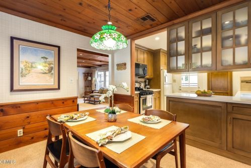 1873 Los Encinos Ave, Glendale CA  91208-2221 exterior