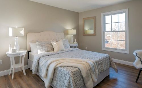 476 Grn End Ave, Middletown RI 02842-5626 exterior