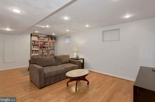 6618 Huntsman Blvd, Springfield VA 22152-2622 exterior