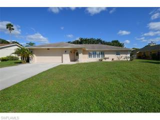 9726 Oxford St, Naples, FL 34109-1618