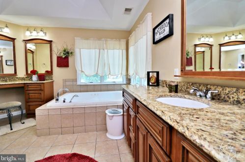 320 Stephen Ct, Charles Town WV  25414-4126 exterior