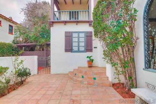 3211 Dumas St, San Diego CA 92106-1317 exterior