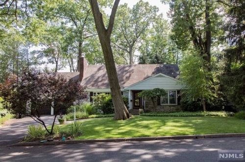 1065 Woodland Ave, Oradell, NJ 07649-1335