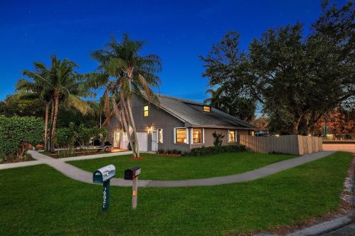 9006 Highland Pines Trl, West Palm Beach, FL 33418-5729