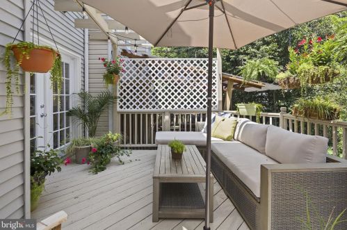7391 Stream Way, Springfield VA  22152-3639 exterior