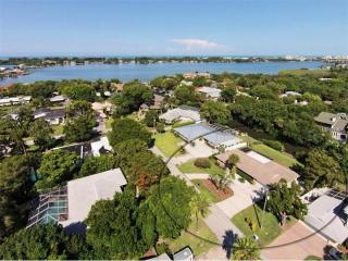 1821 Upper Cove Ter, Sarasota, FL 34231-5437