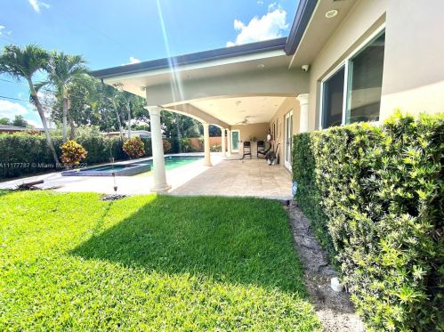 5750 112 Ter, Hialeah FL  33012-2573 exterior